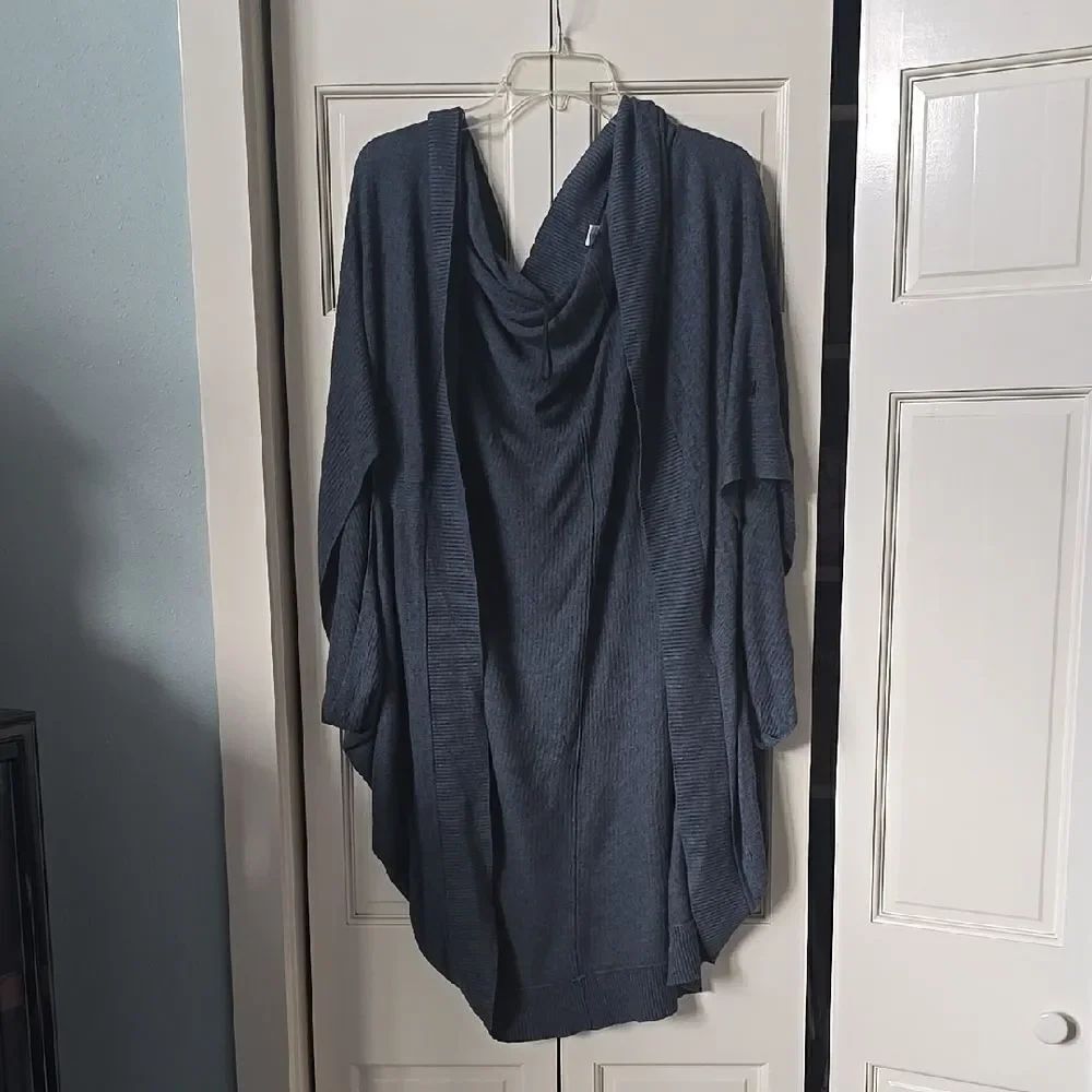 Elegant Gray Women's WRAP/SHAWL! Sweater
